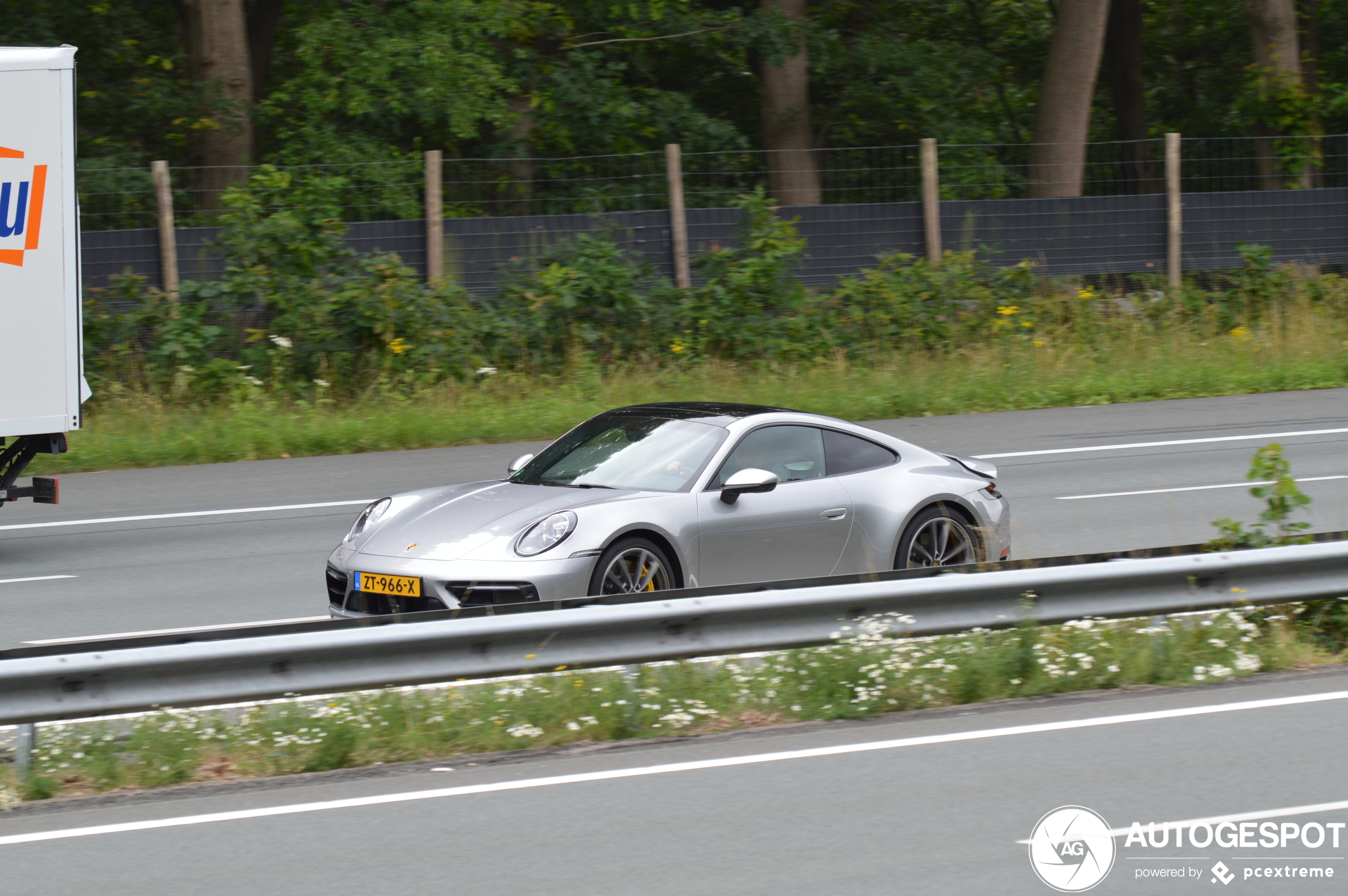 Porsche 992 Carrera 4S