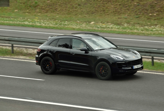 Porsche 95B Macan GTS