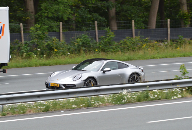 Porsche 992 Carrera 4S