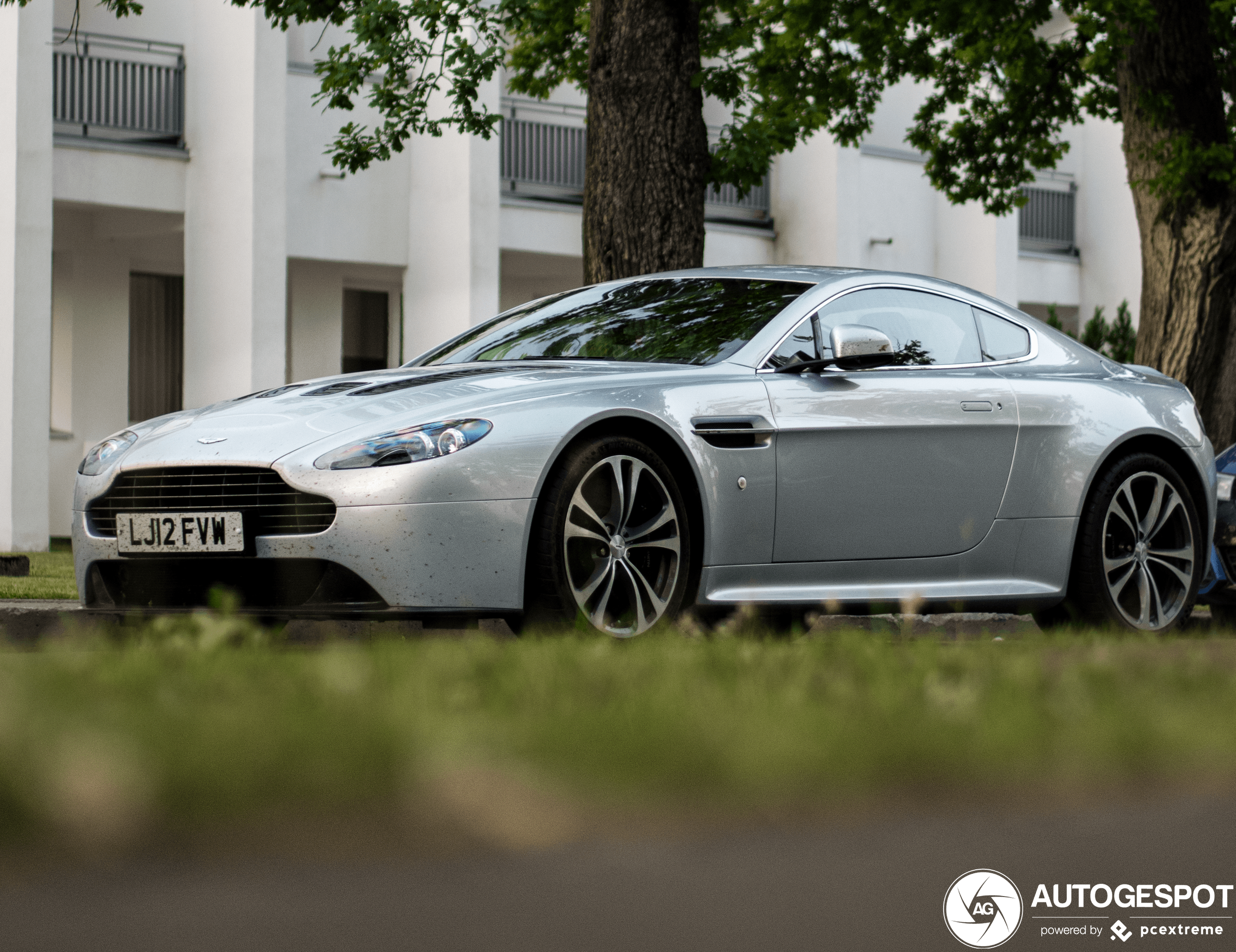 Aston Martin V12 Vantage