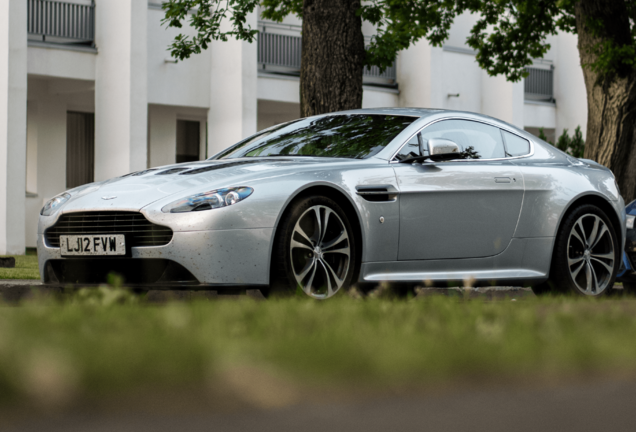 Aston Martin V12 Vantage