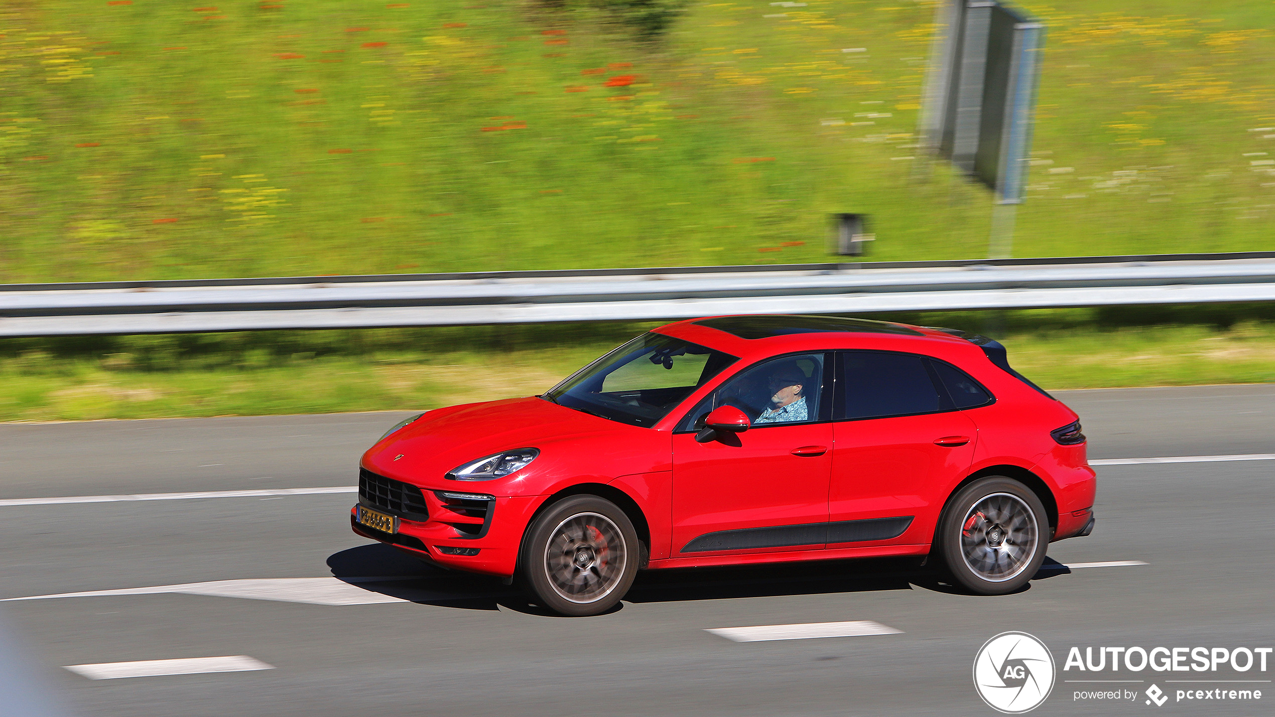 Porsche 95B Macan GTS