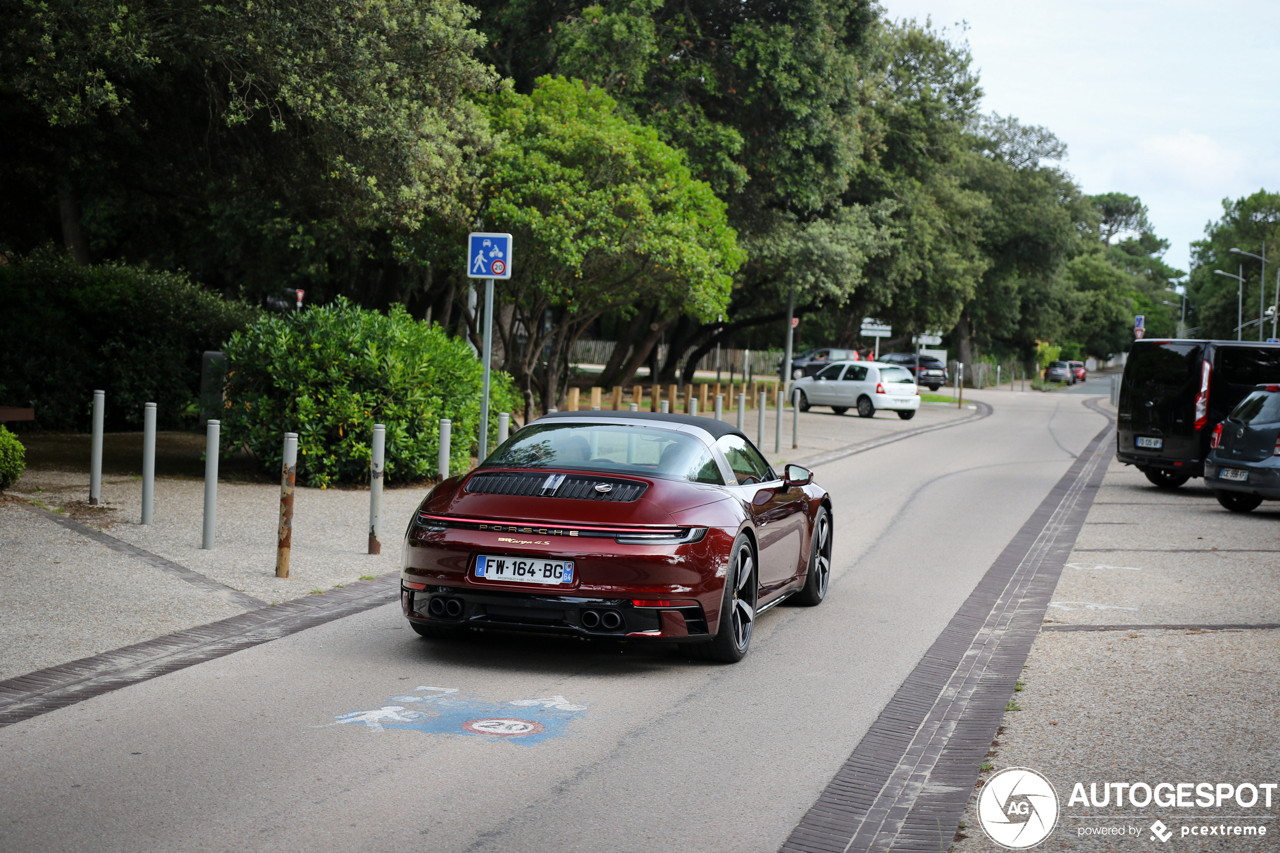 Porsche 992 Targa 4S Heritage Design Edition