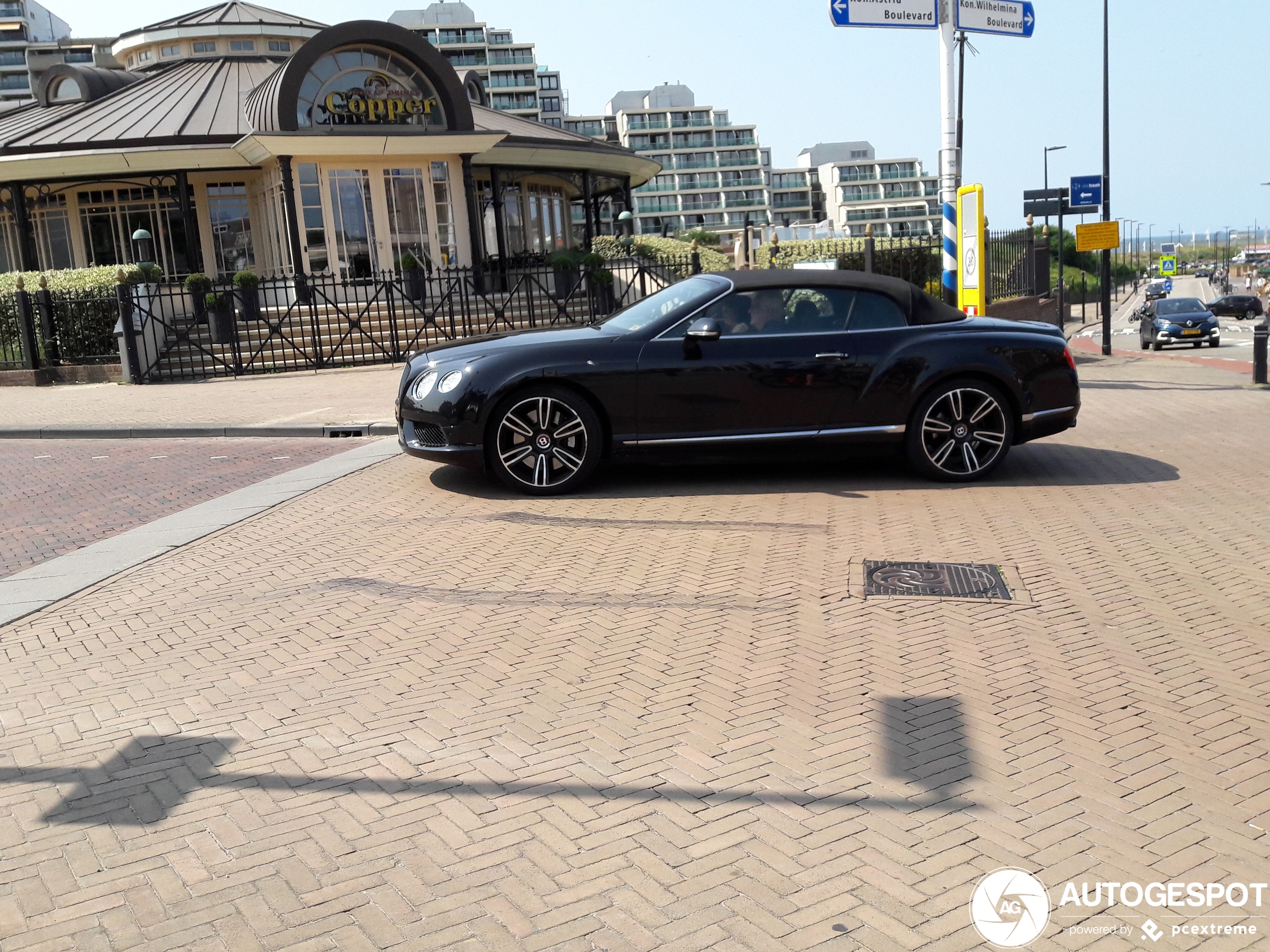 Bentley Continental GTC V8