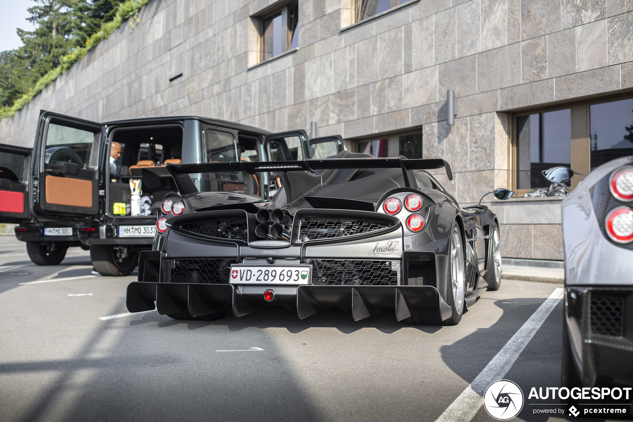 Pagani Huayra Imola leidt deze groep door de bergen