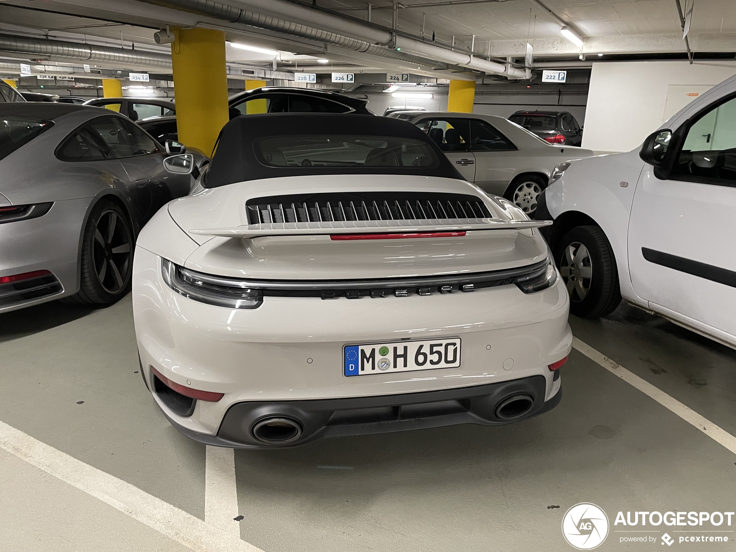 Porsche 992 Turbo Cabriolet