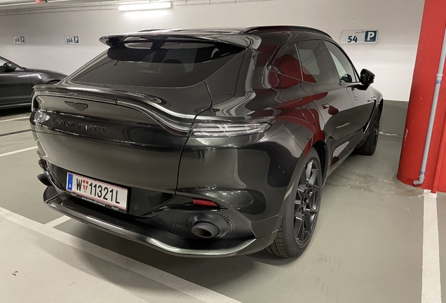 Aston Martin DBX