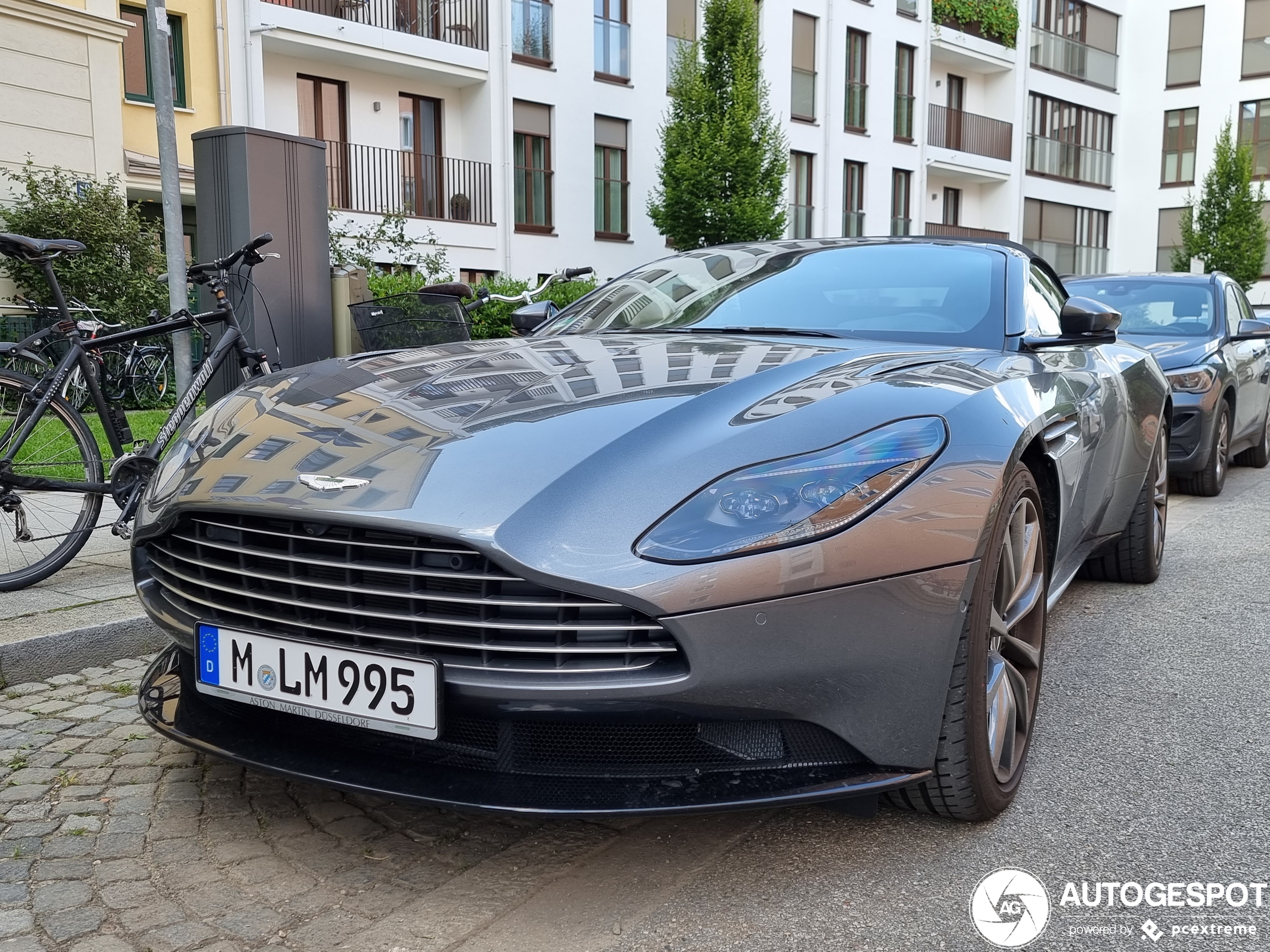 Aston Martin DB11 V8 Volante