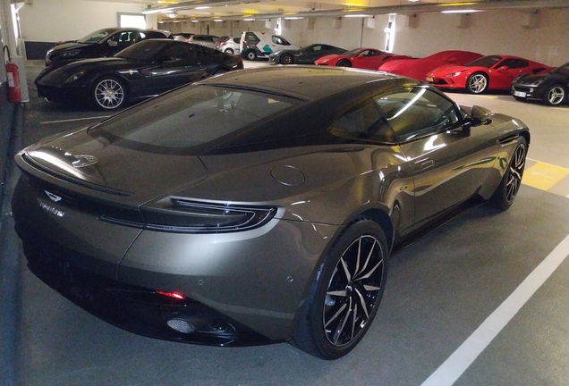 Aston Martin DB11 V8