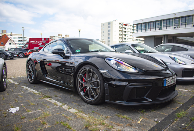 Porsche 718 Cayman GT4