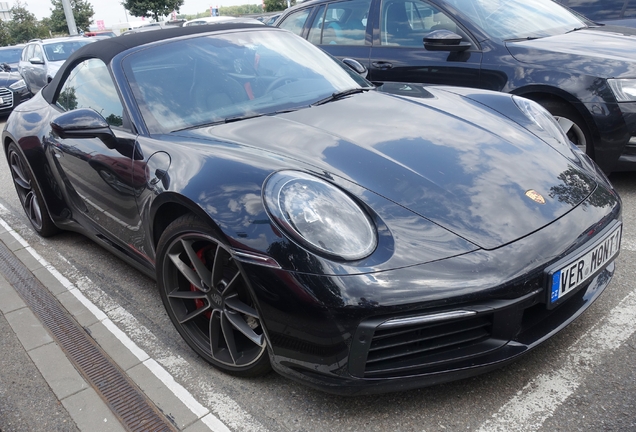 Porsche 992 Carrera 4S Cabriolet