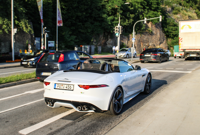 Jaguar F-TYPE R Convertible 2017