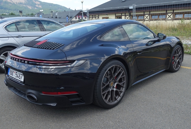 Porsche 992 Carrera 4S