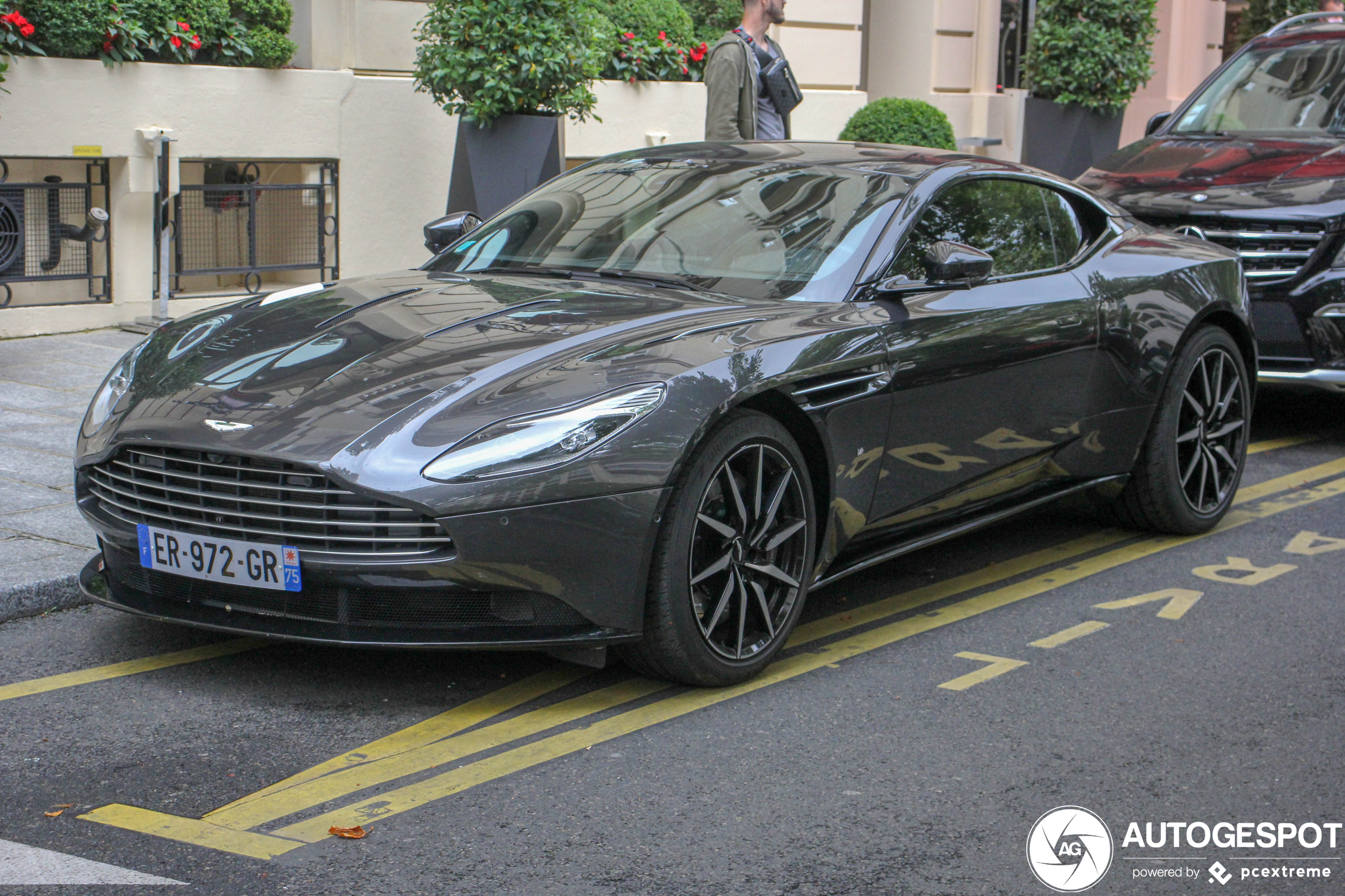 Aston Martin DB11