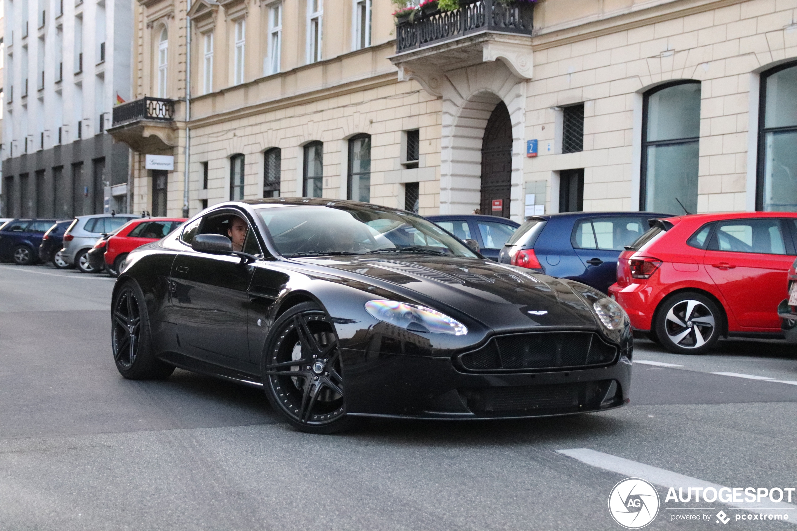 Aston Martin V8 Vantage 2012