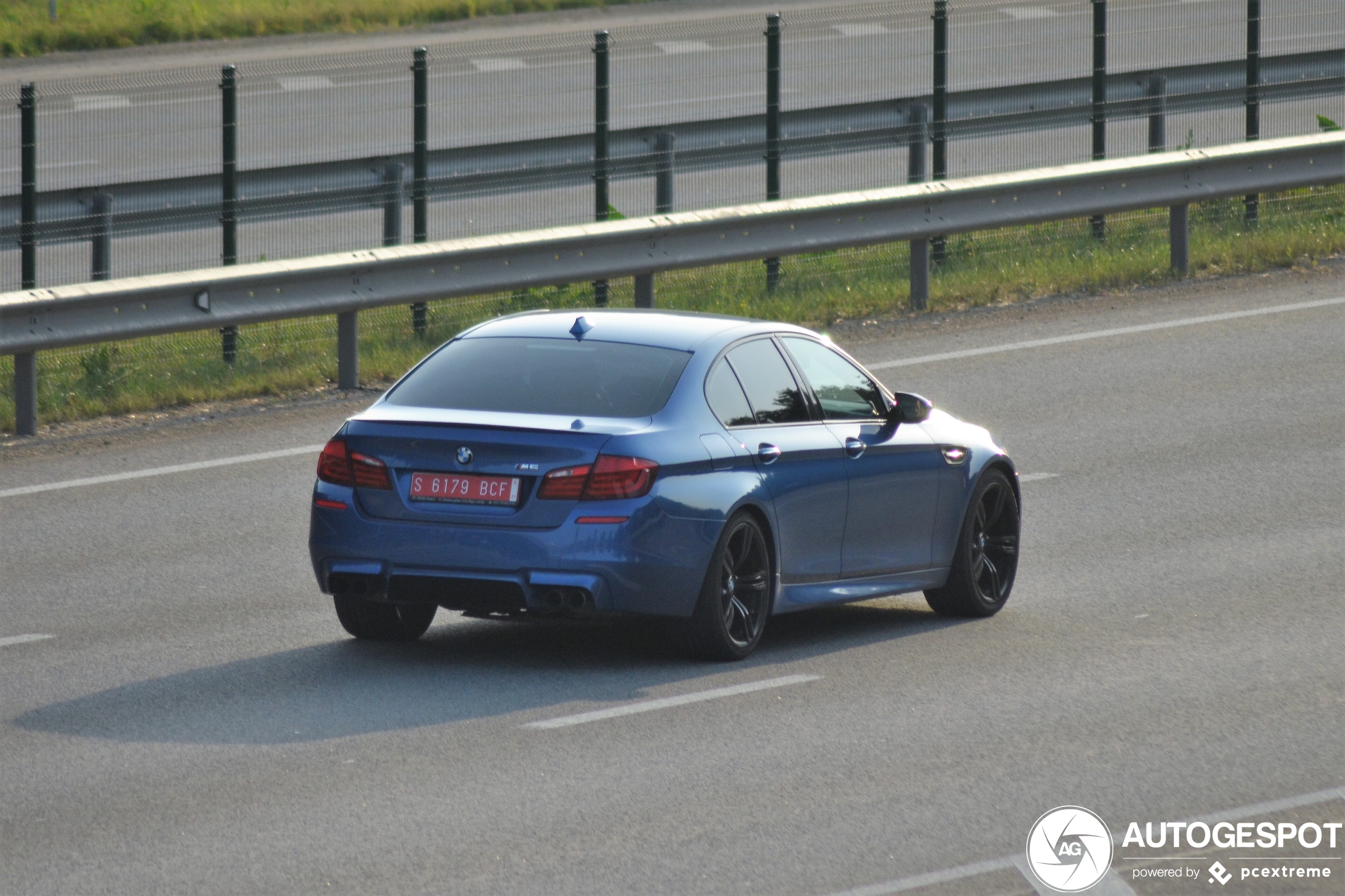 BMW M5 F10 2011