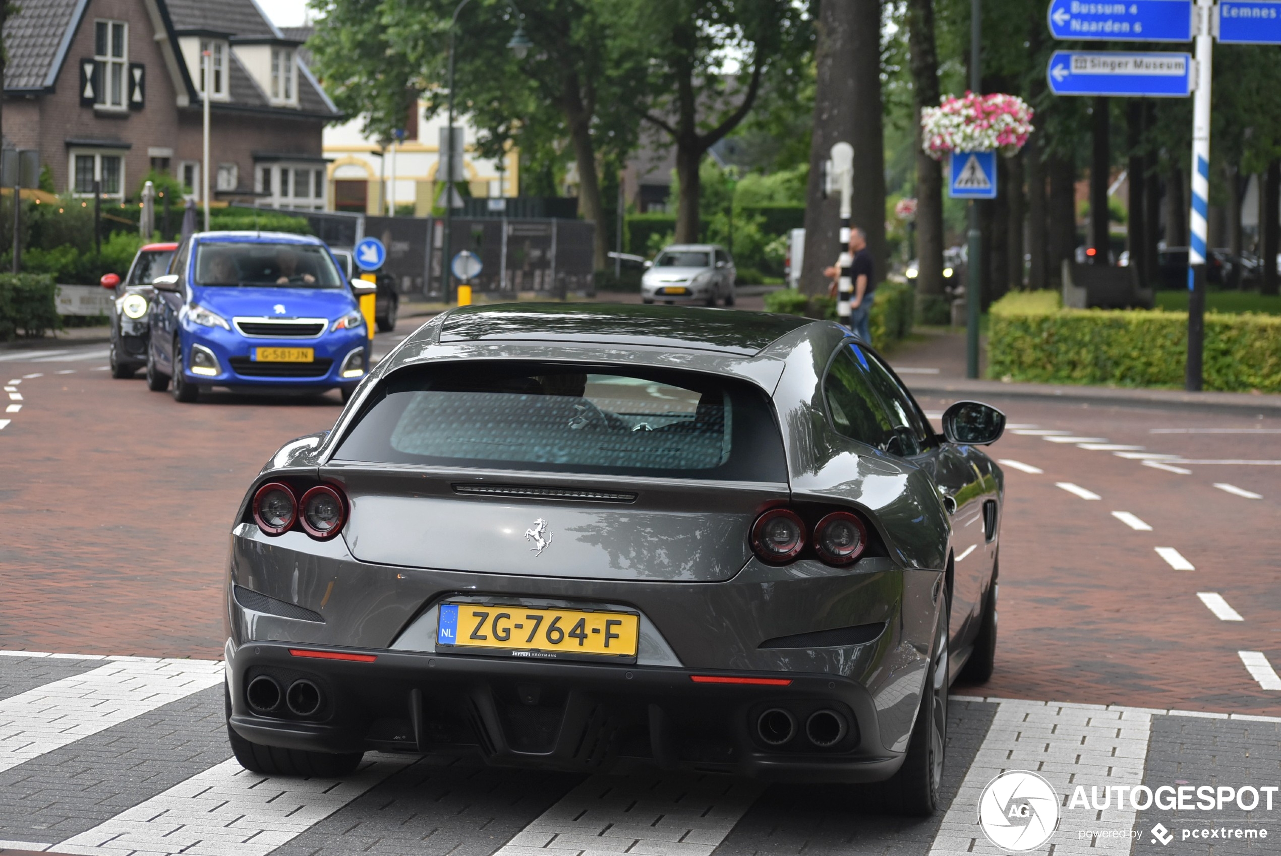 Ferrari GTC4Lusso T