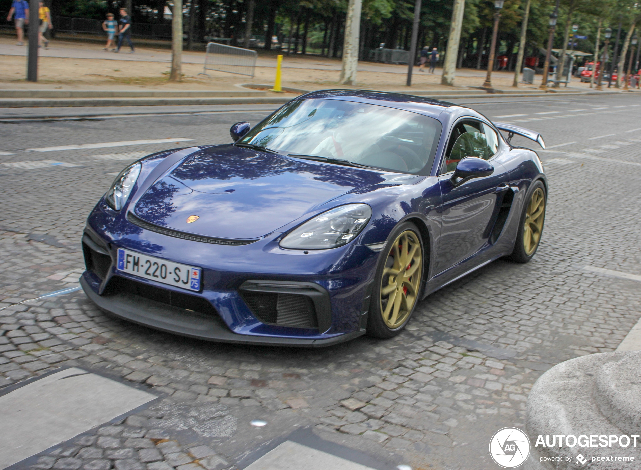 Porsche 718 Cayman GT4