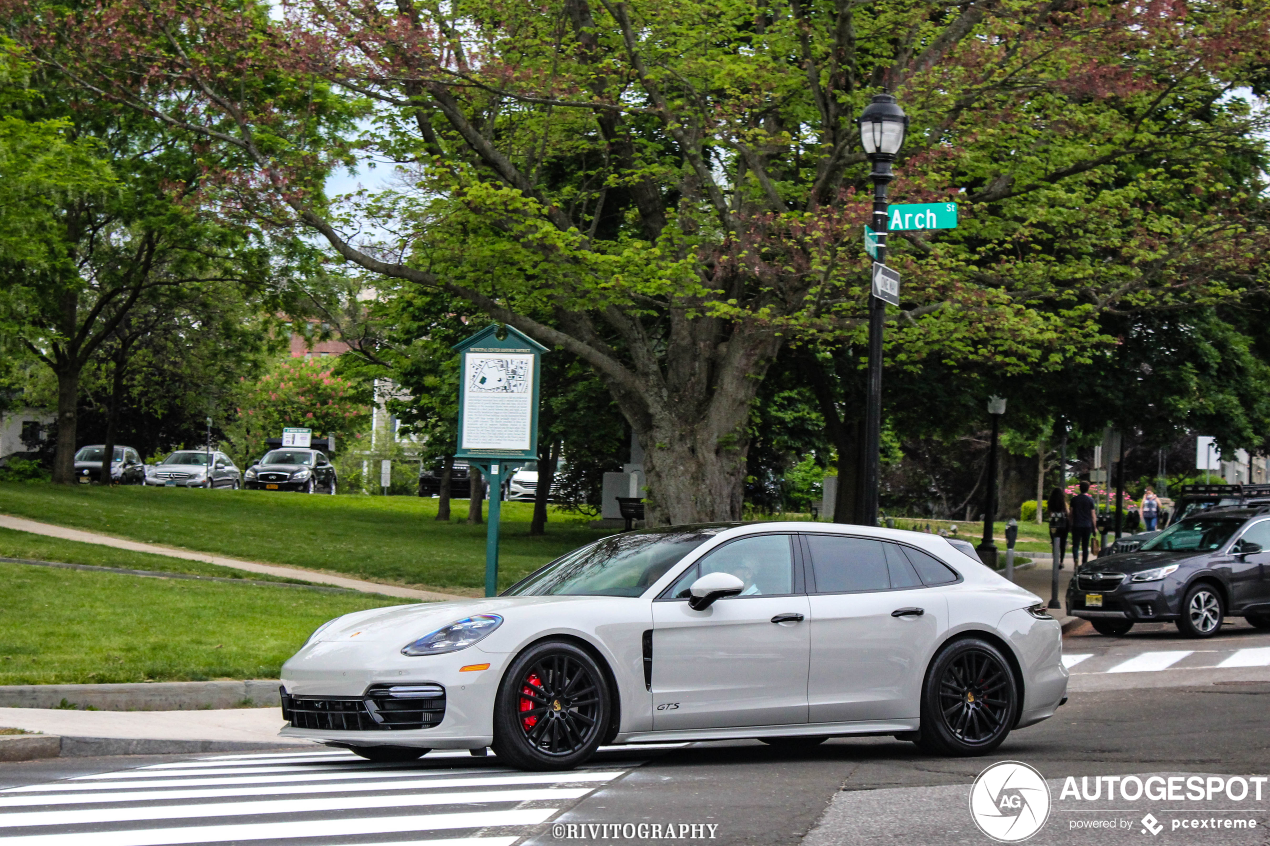 Porsche 971 Panamera GTS Sport Turismo