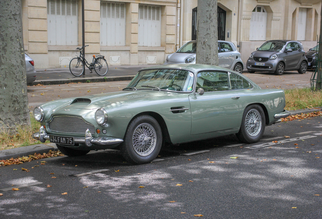 Aston Martin DB4