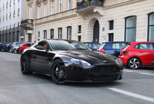 Aston Martin V8 Vantage 2012