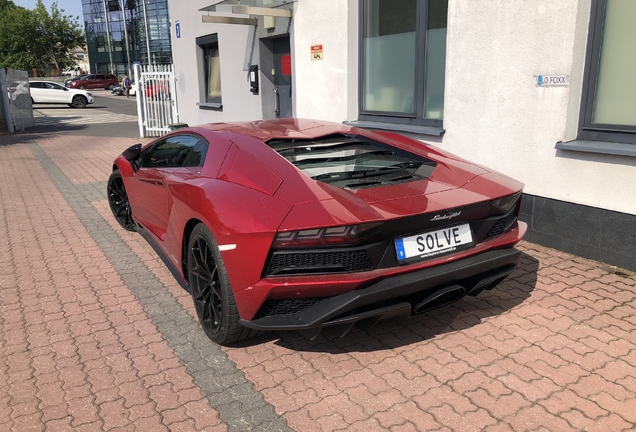 Lamborghini Aventador S LP740-4