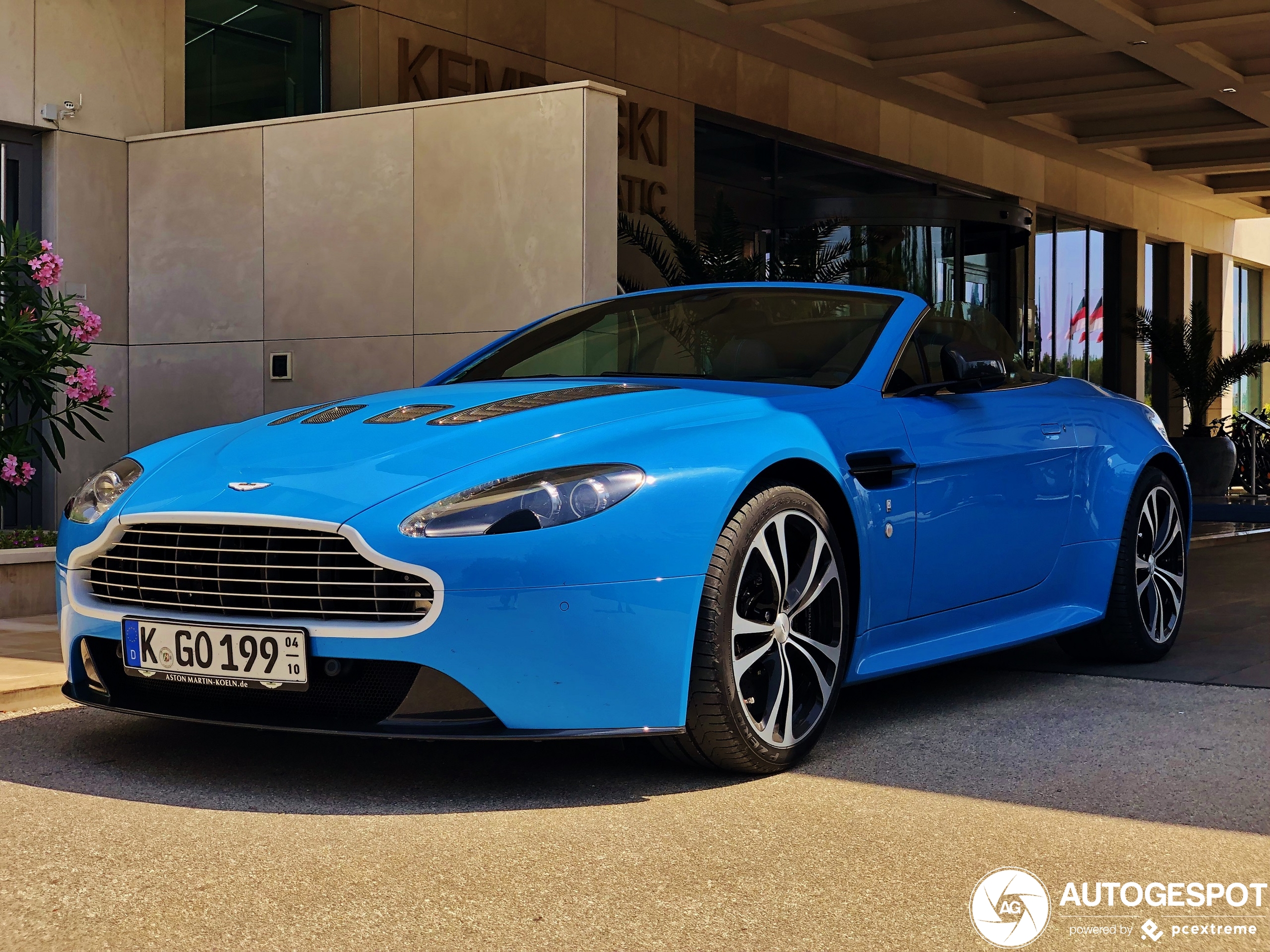 Aston Martin V12 Vantage Roadster