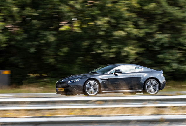 Aston Martin V12 Vantage