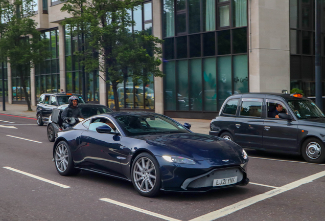 Aston Martin V8 Vantage 2018