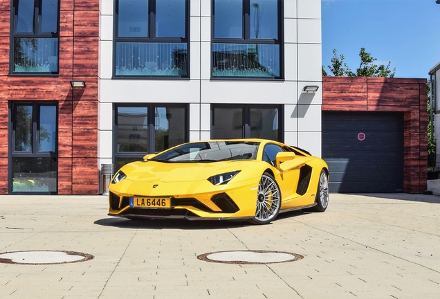 Lamborghini Aventador S LP740-4