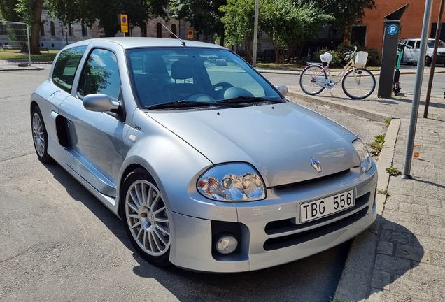 Renault Clio V6