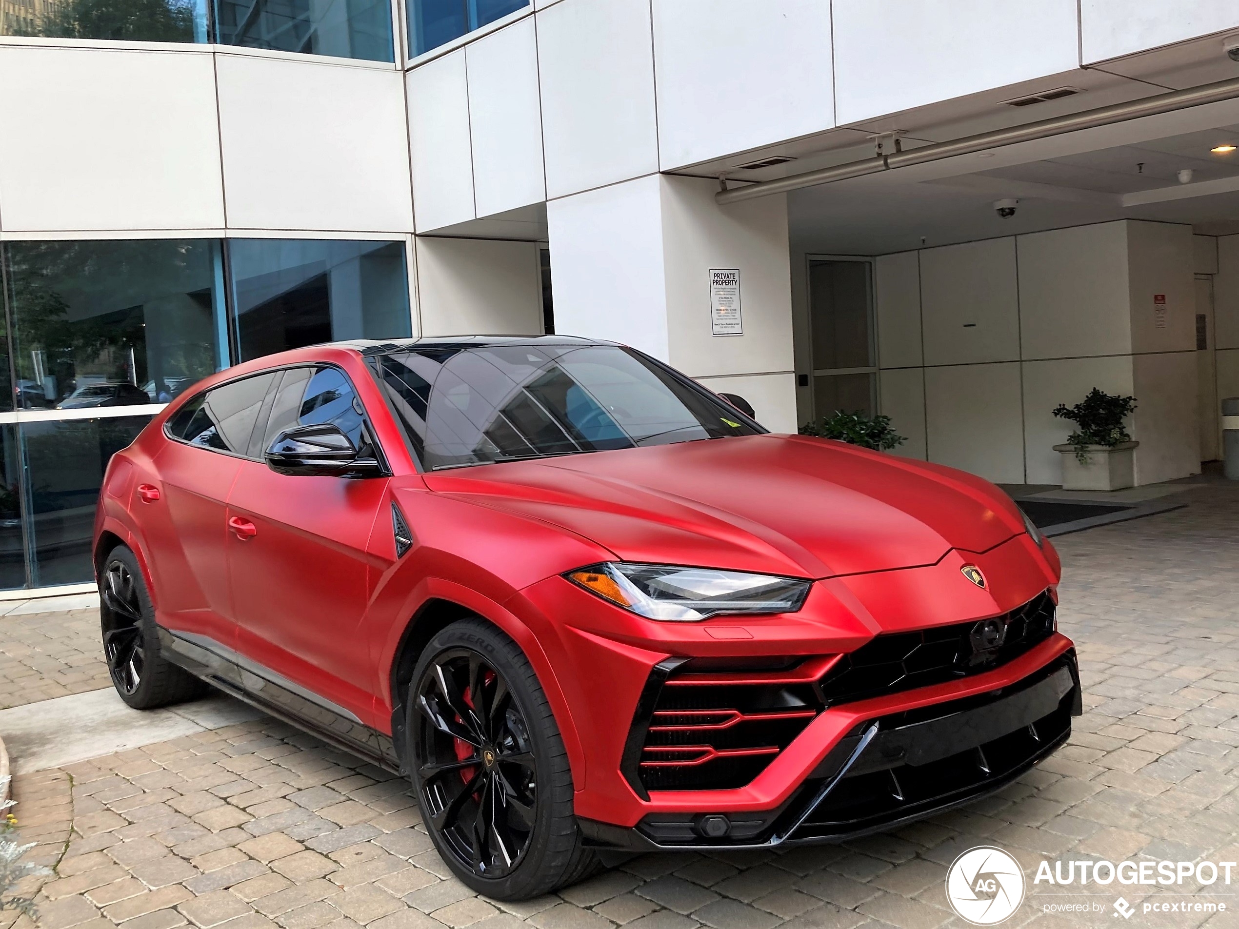 Lamborghini Urus Red