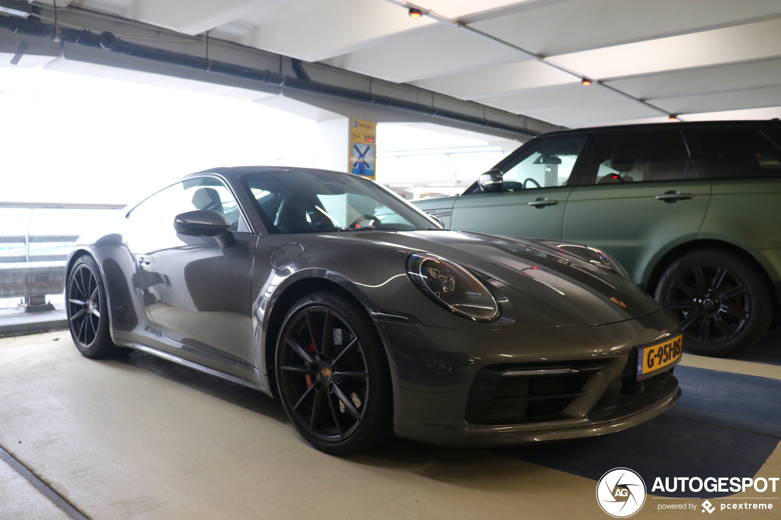 Porsche 992 Carrera 4S