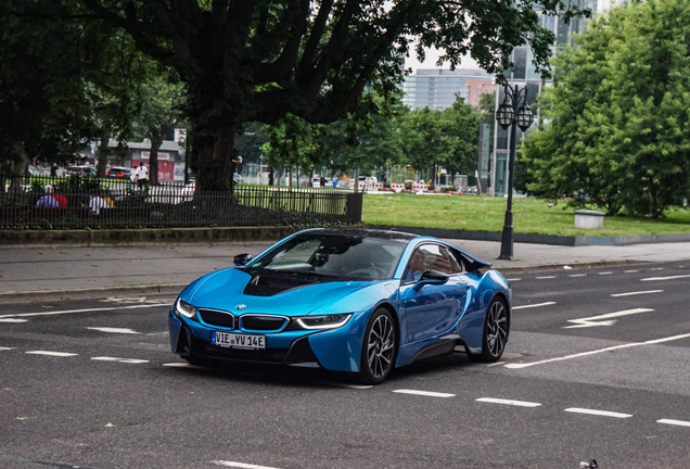 BMW i8