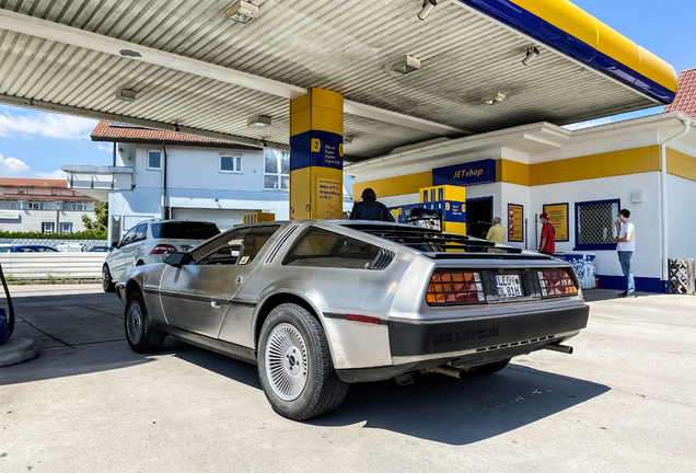 DeLorean DMC-12