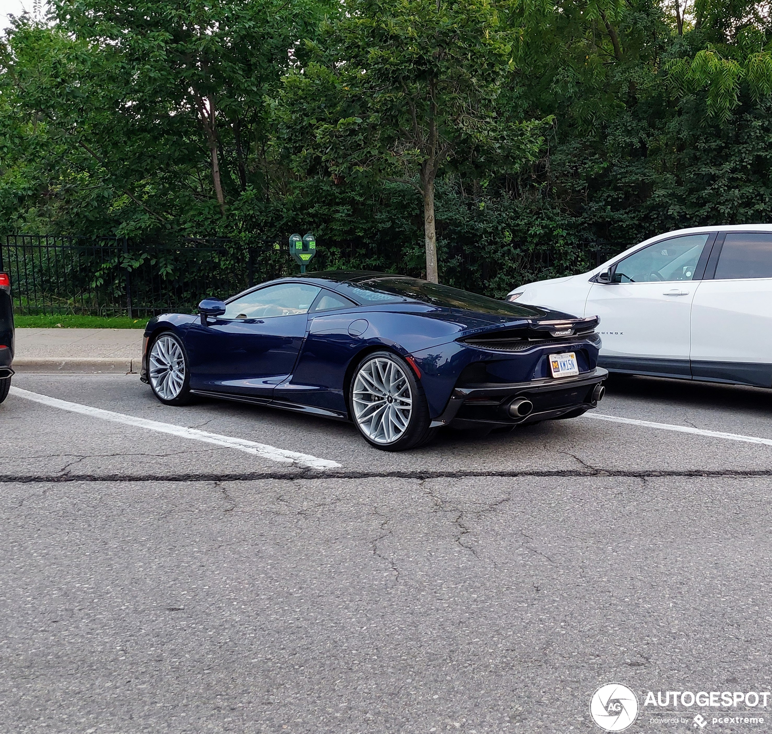 McLaren GT