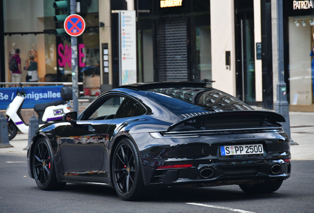 Porsche 992 Carrera 4S