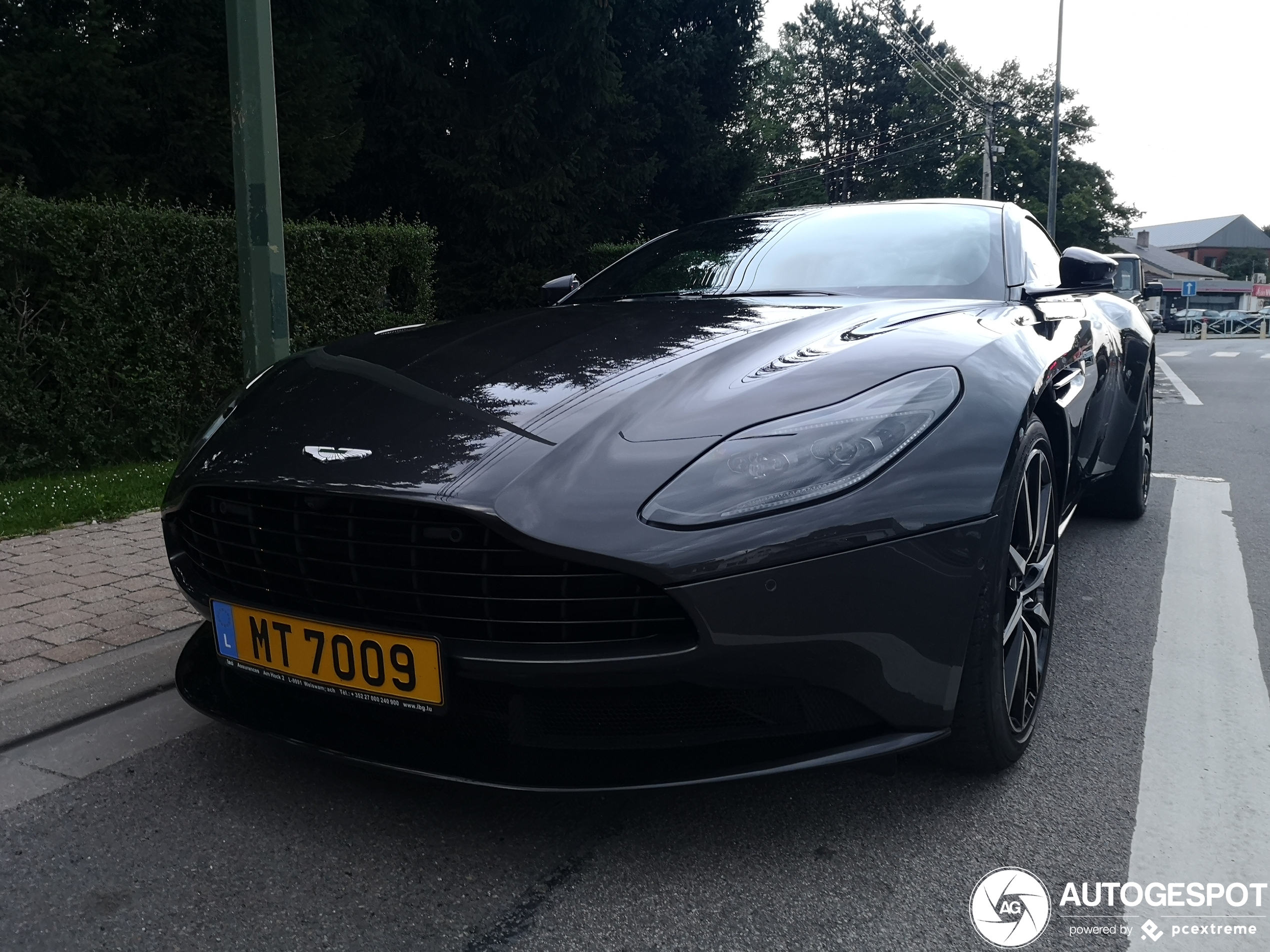 Aston Martin DB11 V8