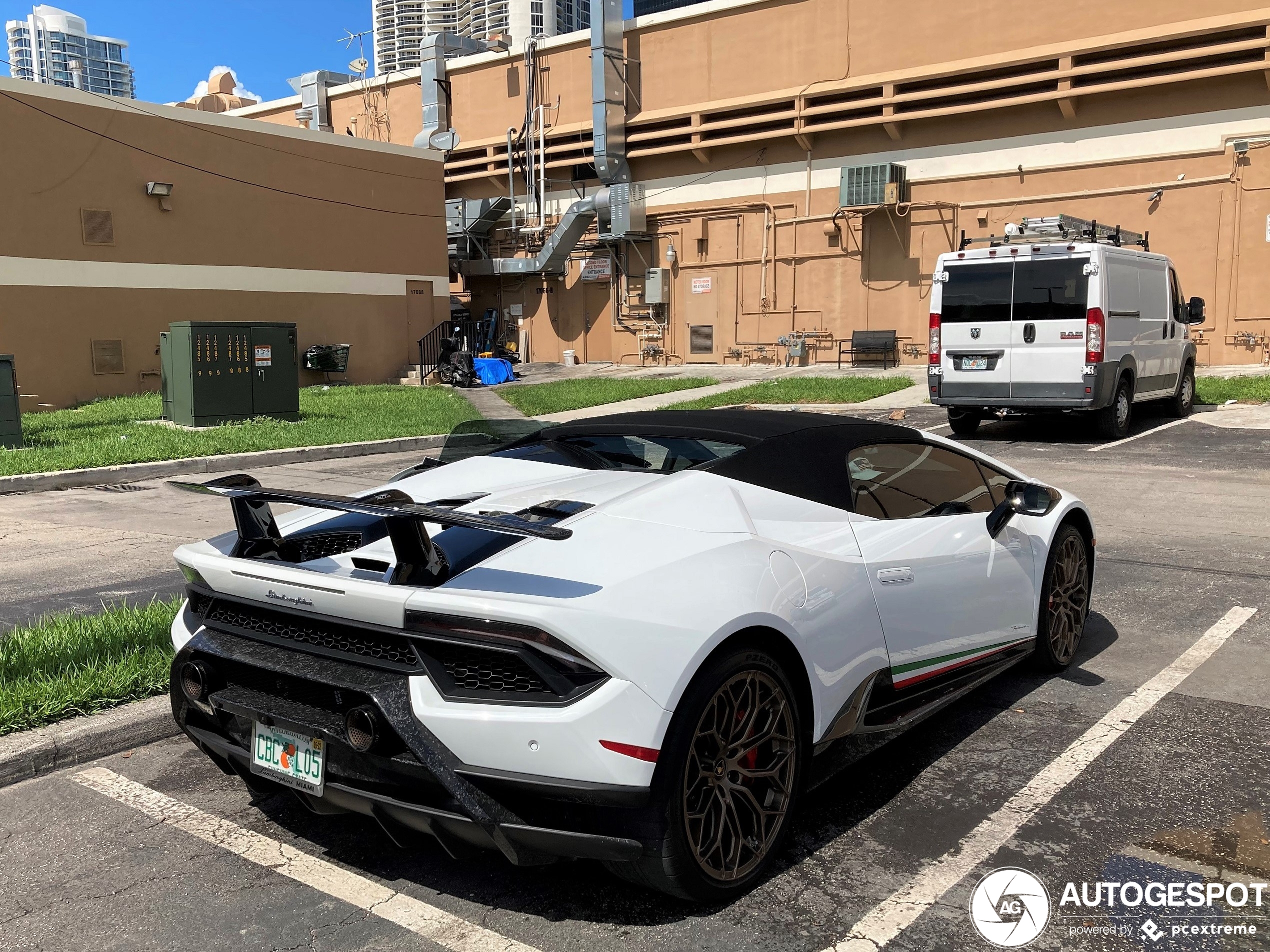 Lamborghini Huracán LP640-4 Performante Spyder