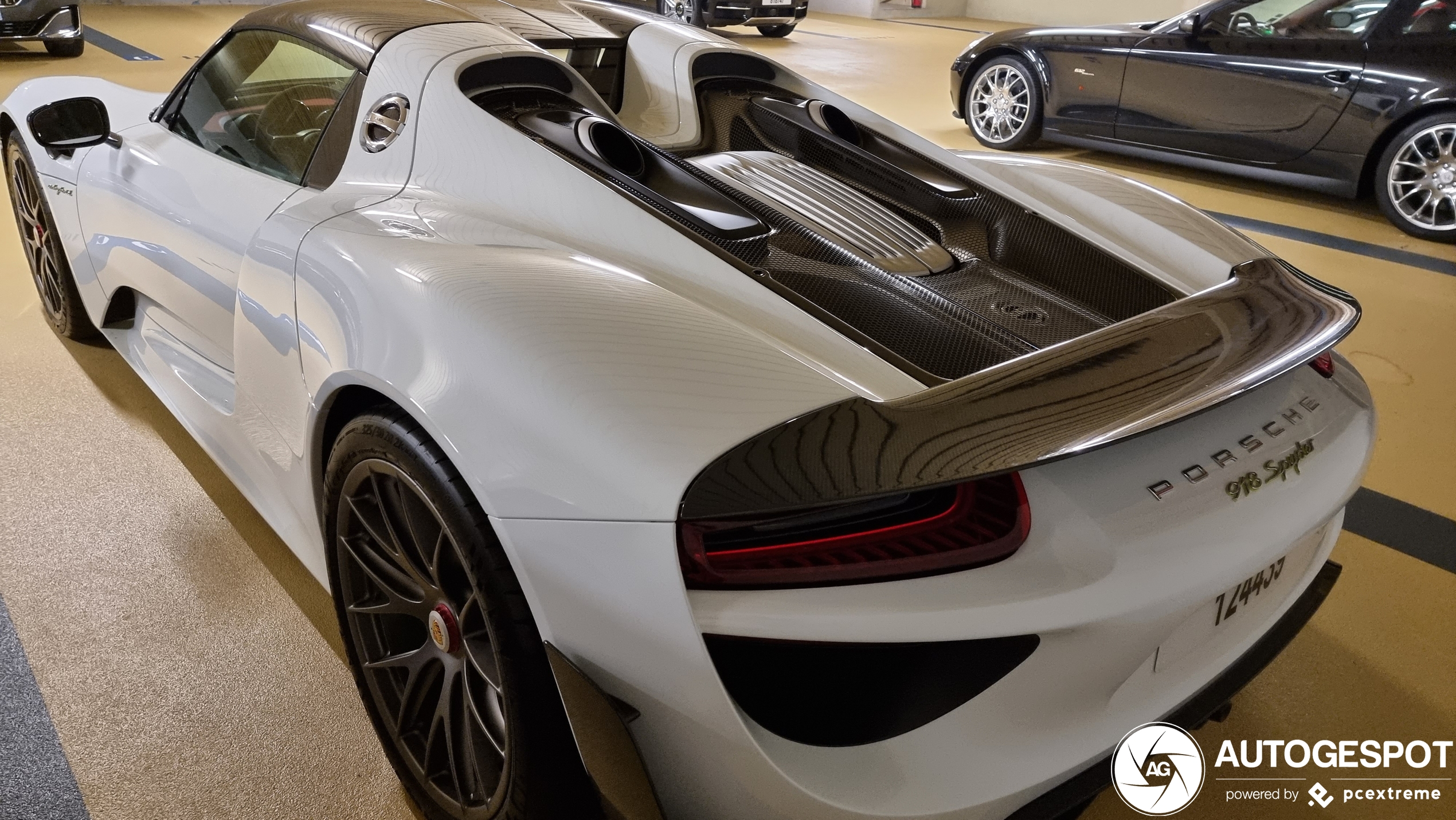 Porsche 918 Spyder Weissach Package