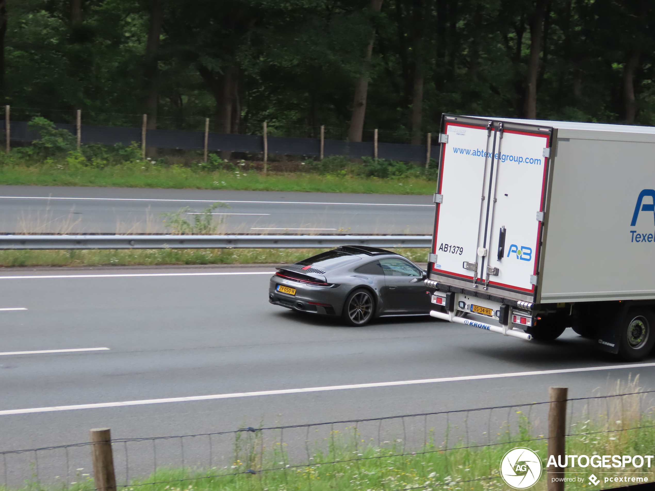 Porsche 992 Carrera 4S