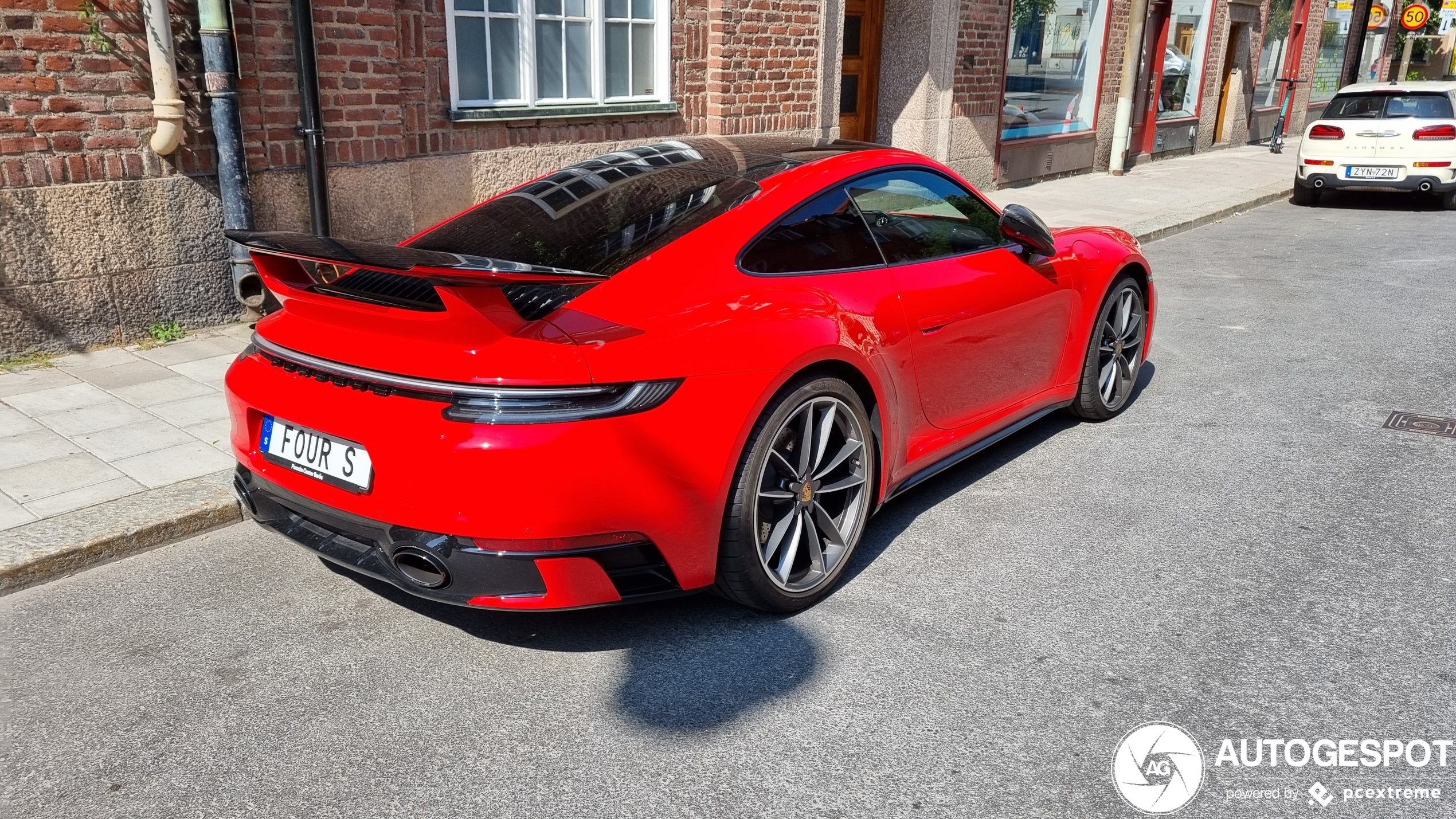 Porsche 992 Carrera 4S