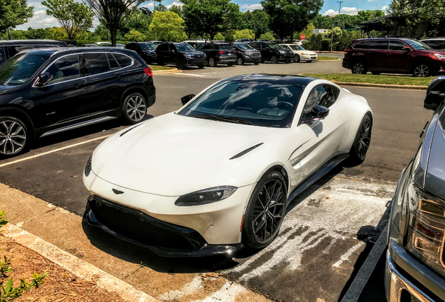 Aston Martin V8 Vantage 2018