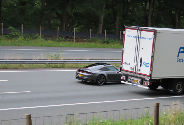 Porsche 992 Carrera 4S