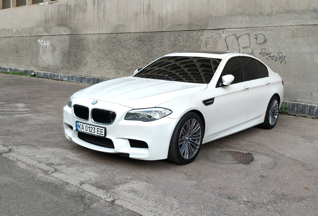 BMW M5 F10 2011