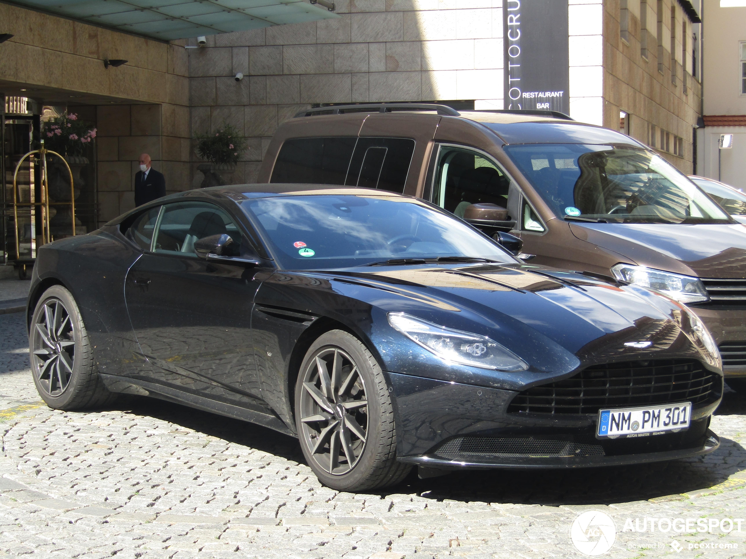 Aston Martin DB11