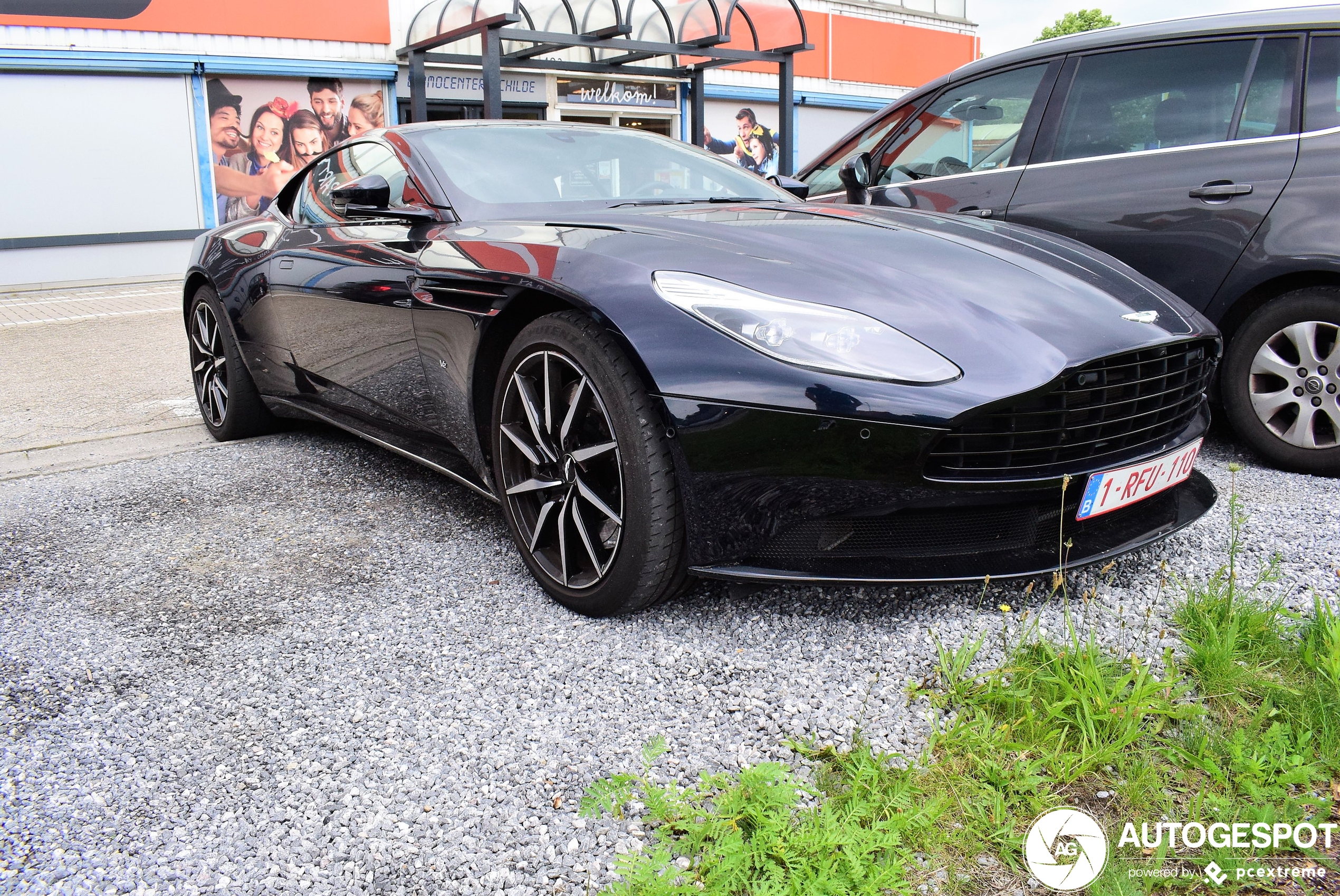 Aston Martin DB11