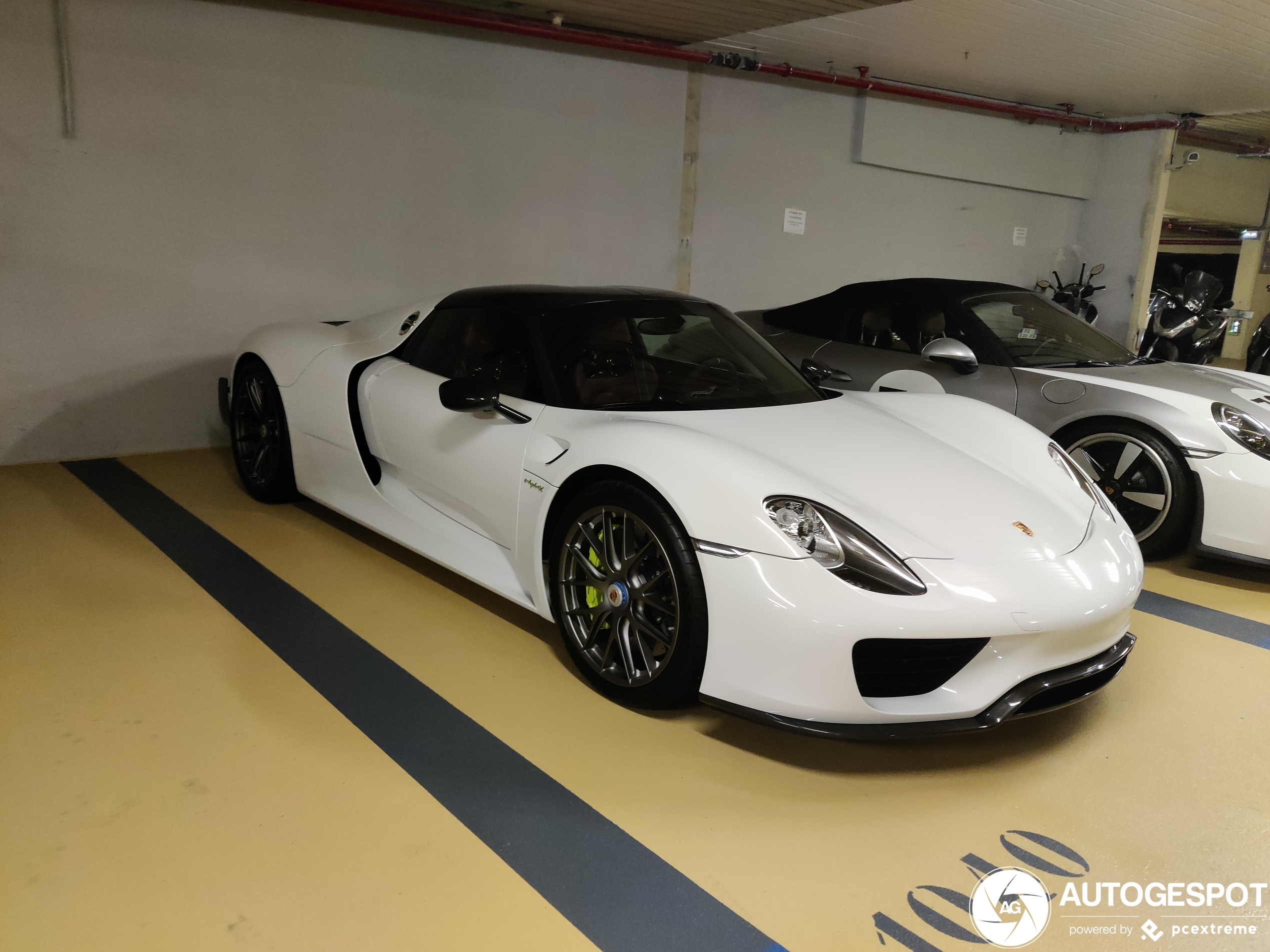 Porsche 918 Spyder Weissach Package