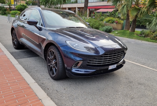 Aston Martin DBX