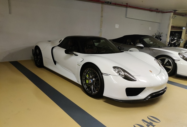 Porsche 918 Spyder Weissach Package